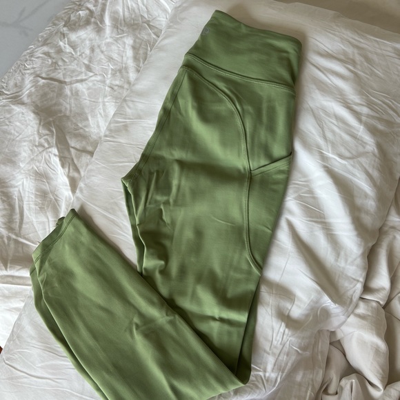 🦄🍀 Lululemon Invigorate High Rise Tight 25 and Bra sz 4 - Picture 7 of 11